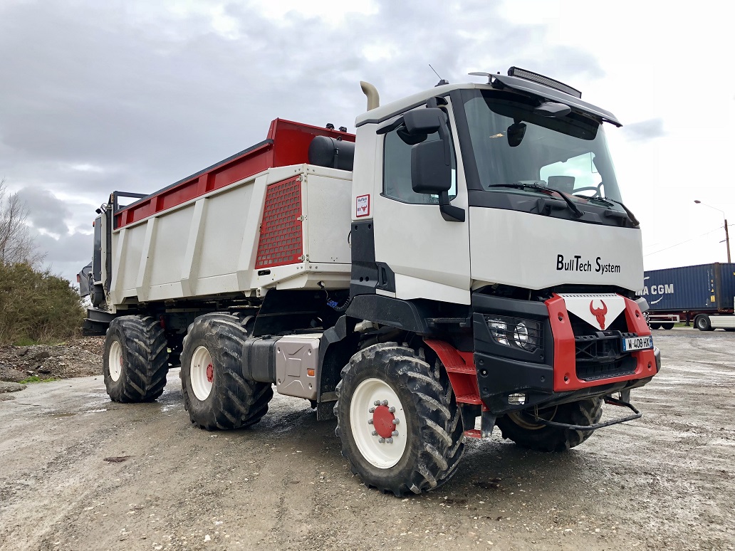 BullTech 460 SR: automoteur agricole avec épandeur solide Panien.